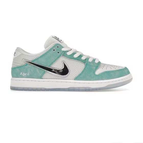 SB Dunk April