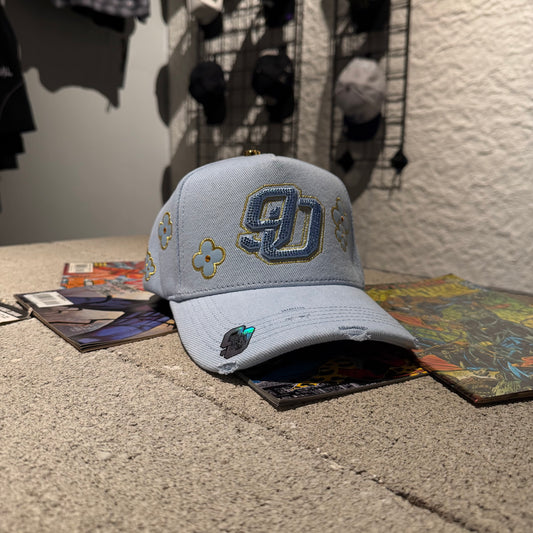 Capfans Cap - gorra de denim azul claro con letras "SD" bordadas