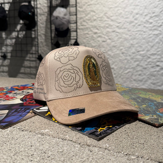 Capfans Cap - gorra beige con rosas en piedras brillantes y parche dorado