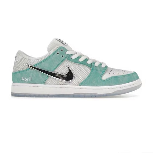 SB Dunk April