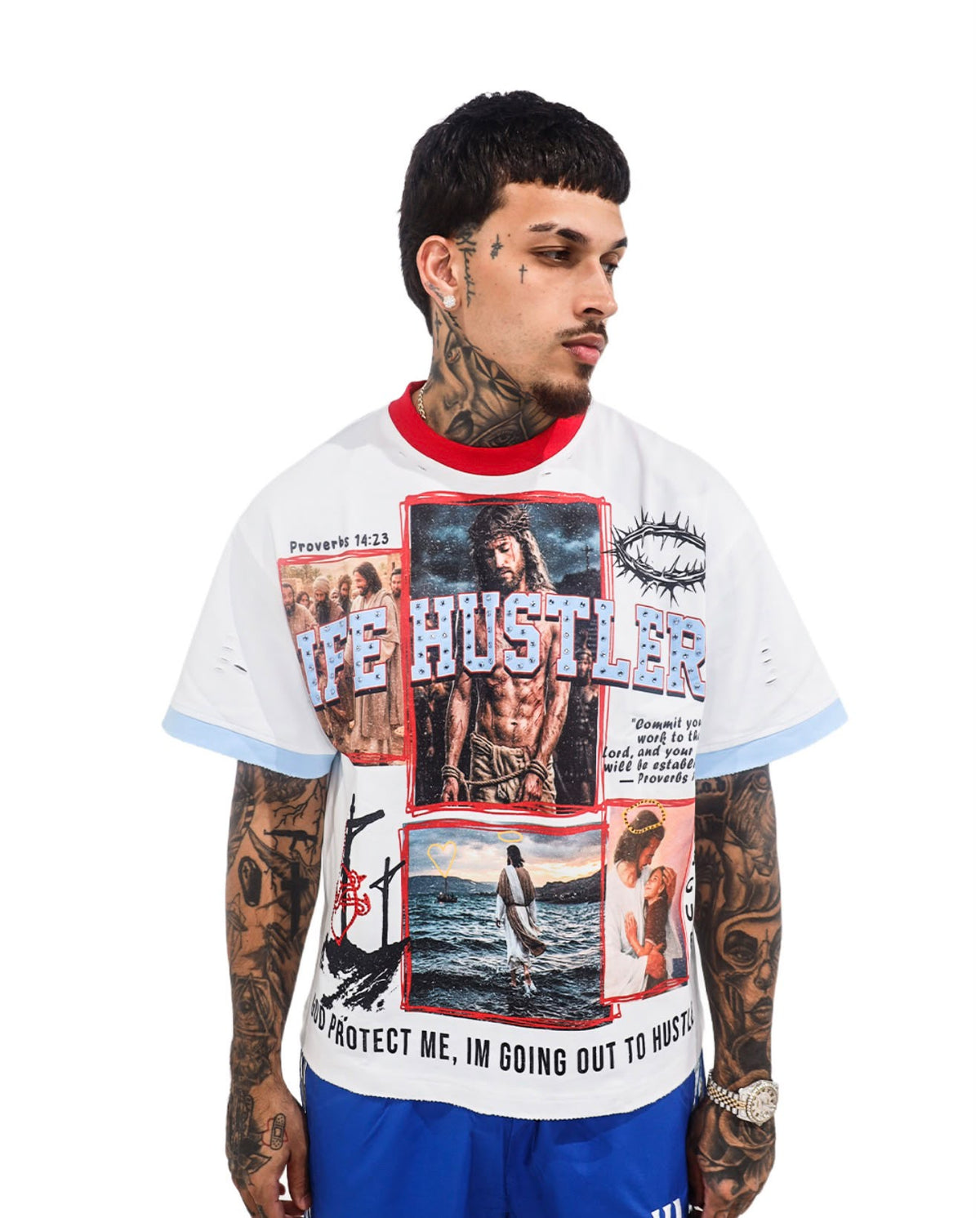 Life Hustlers T-Shirt - modelo con t-shirt ringer blanca con gráfico de collage de fotos